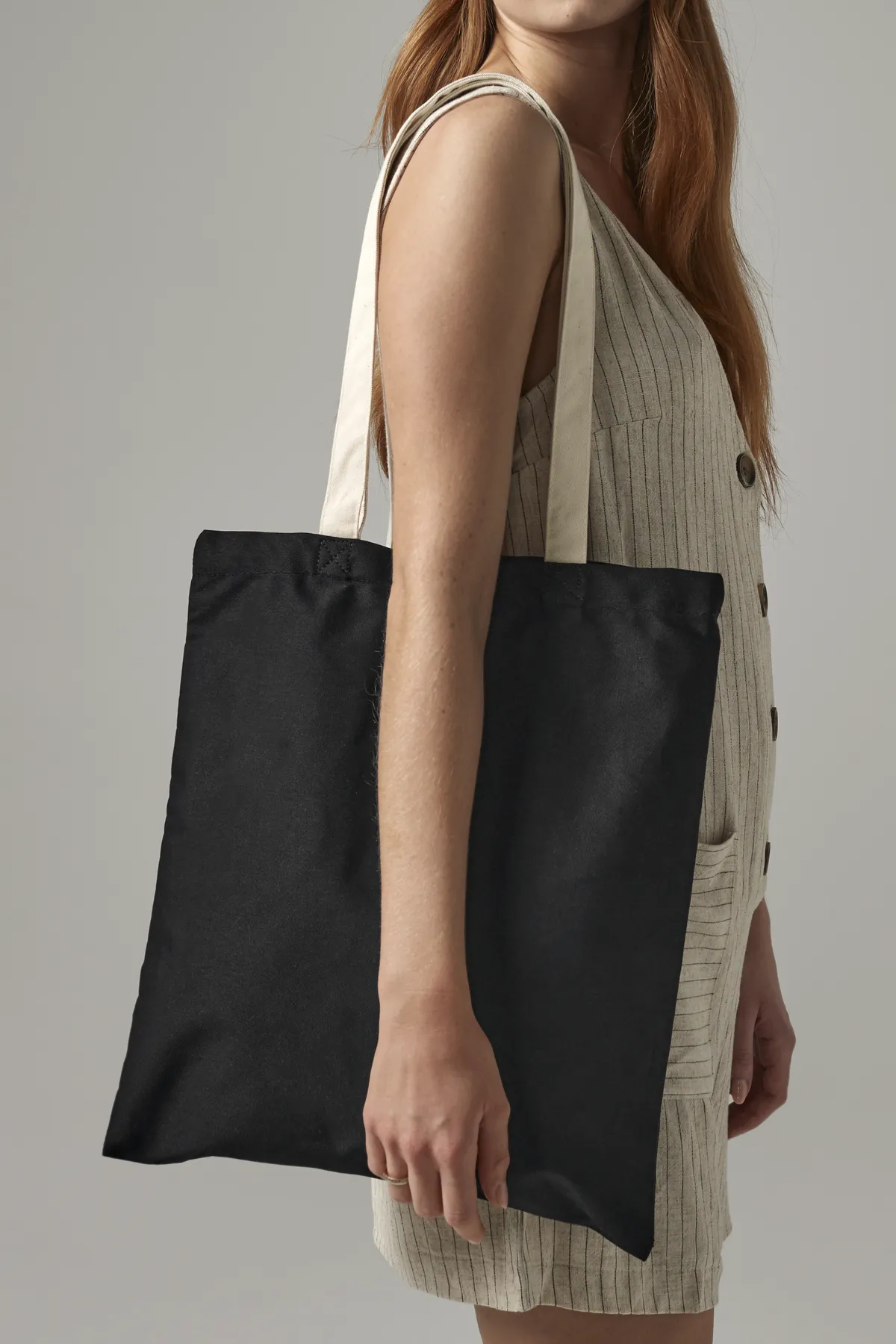 Tote bag coton bio à anses contrastées en situation